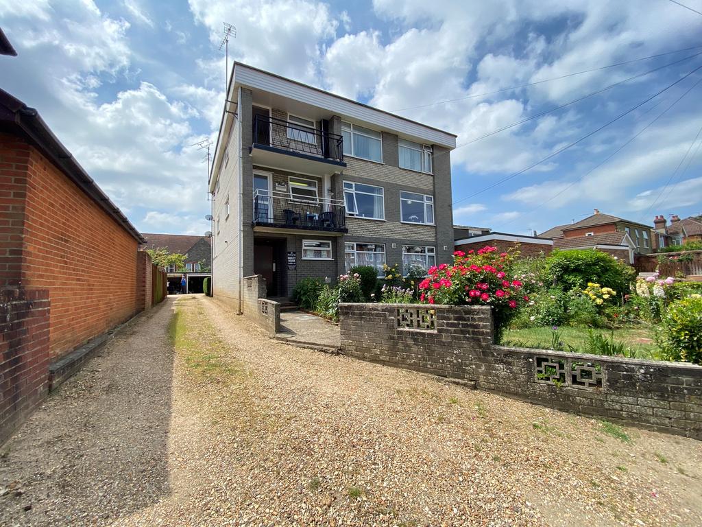 Oakley Road, Southampton SO16 1 bed flat £775 pcm (£179 pw)