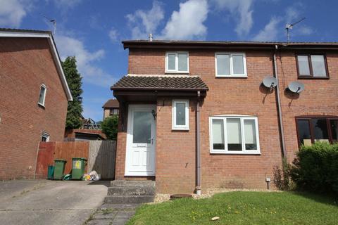 3 bedroom semi-detached house to rent, Clos Creyr, Llantwit Fardre CF38 2TD