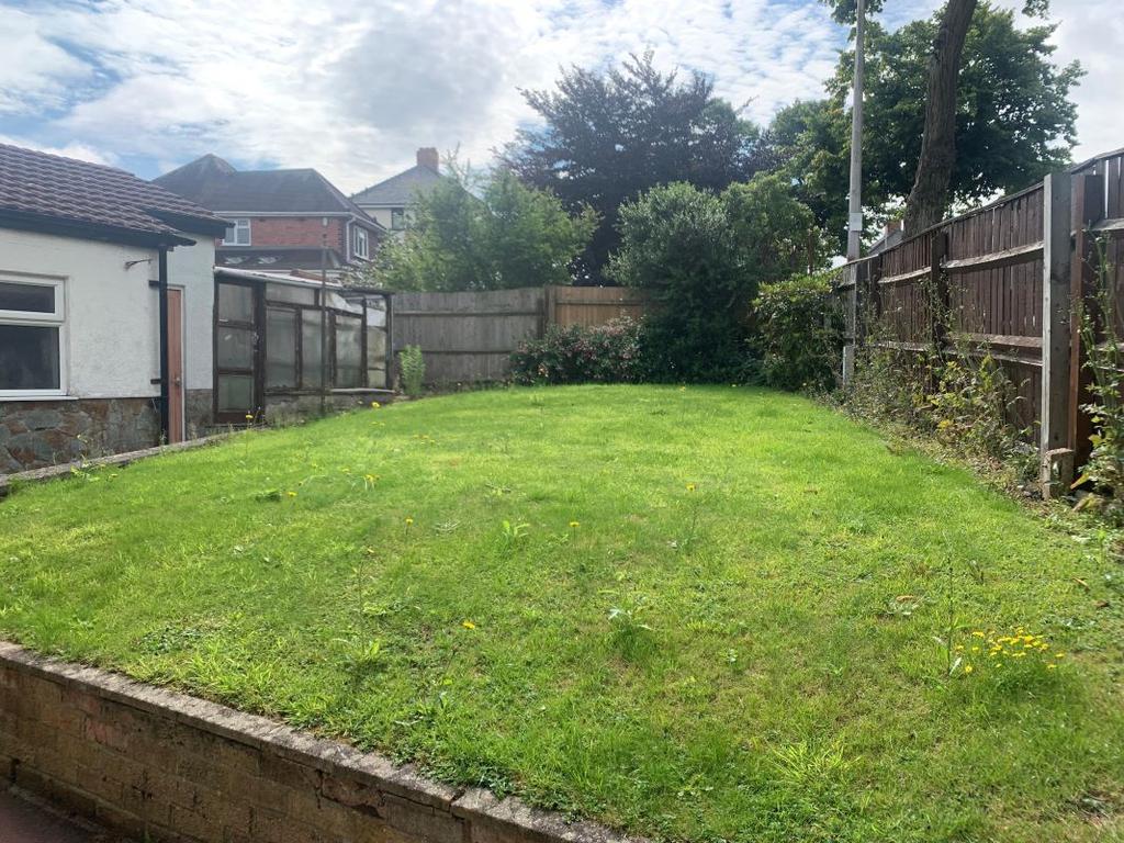 73 Vicarage Road, Wednesbury, WS10 9DP 3 bed detached house £69,000