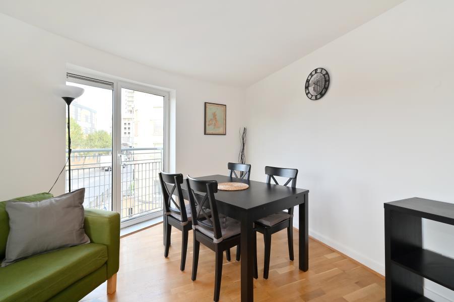 Kelly Court Premiere Place Westferry 2 bed apartment - £1,733 pcm (£400 pw)