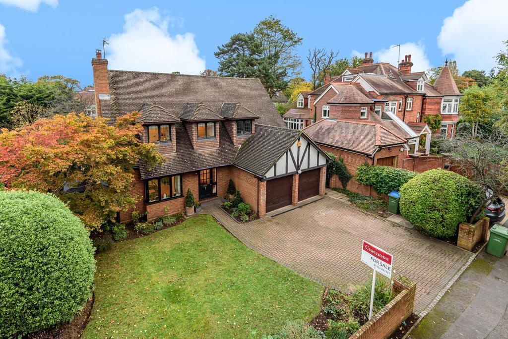 Woodland Grove, Weybridge, KT13 4 bed detached house £1,350,000