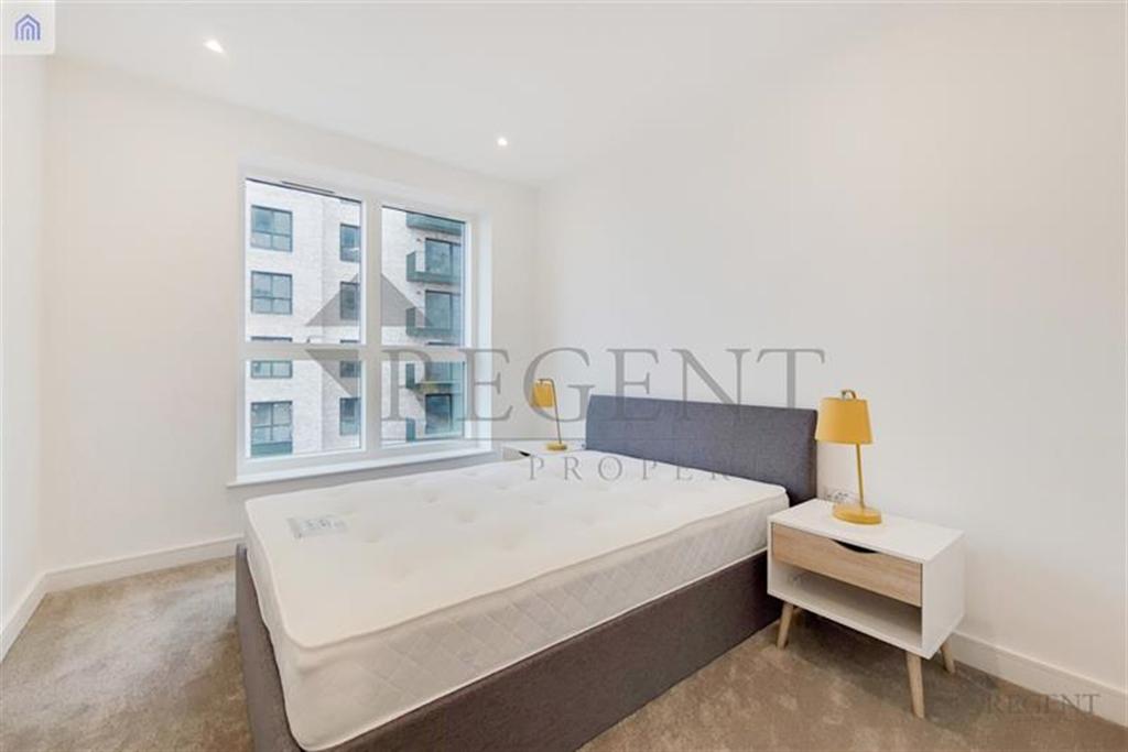 Watson House, Greenleaf Walk, UB1 2 bed apartment £1,525 pcm (£352 pw)