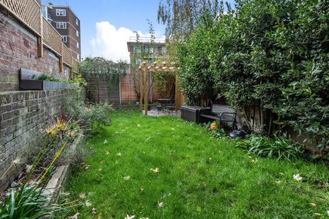 15b Wickham Gardens, London, SE4 1LY