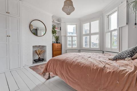 15b Wickham Gardens, London, SE4 1LY