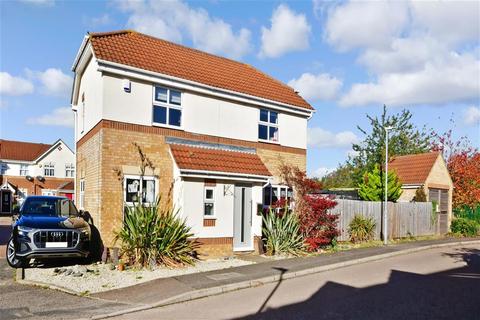 3 bedroom detached house for sale - Ramsey Chase, Wickford, Essex