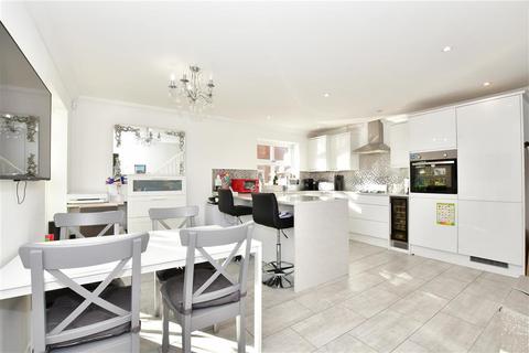 3 bedroom detached house for sale - Ramsey Chase, Wickford, Essex
