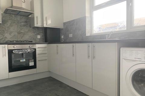 3 bedroom semi-detached house to rent, Crossway, North Finchley, London, N12