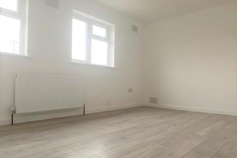 3 bedroom semi-detached house to rent, Crossway, North Finchley, London, N12