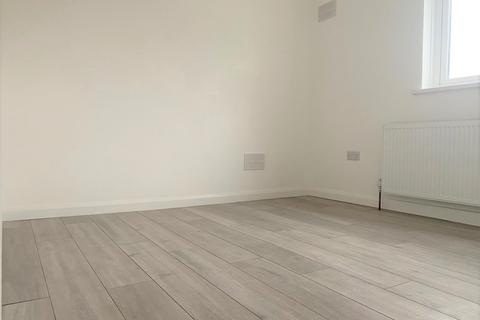 3 bedroom semi-detached house to rent, Crossway, North Finchley, London, N12