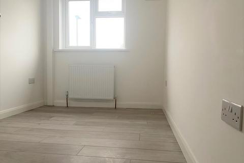 3 bedroom semi-detached house to rent, Crossway, North Finchley, London, N12