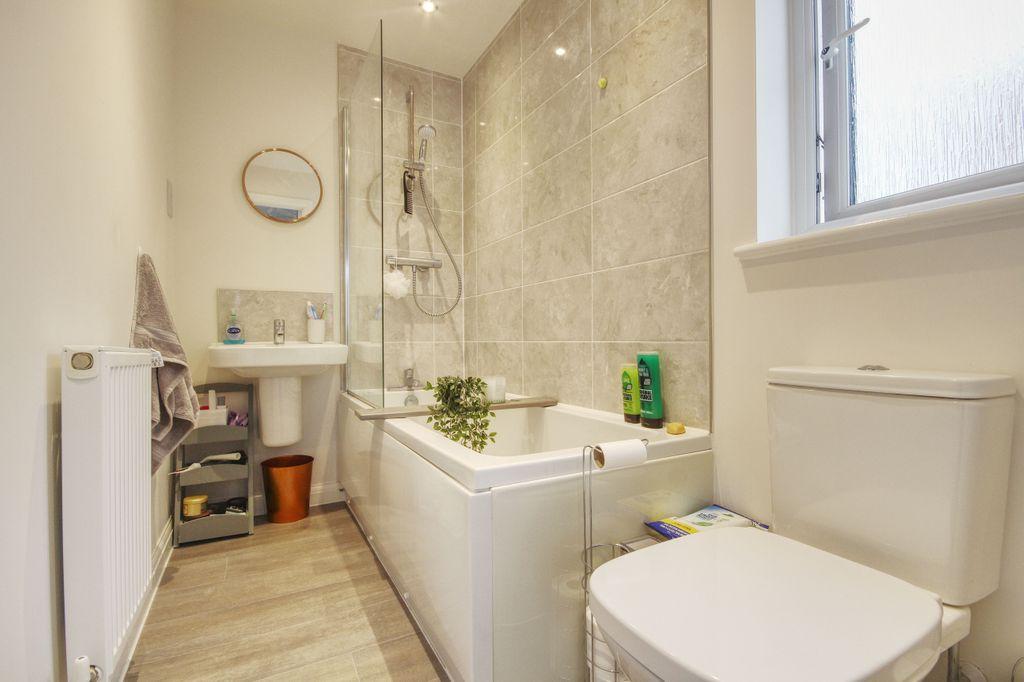Ensuite to Bed 1