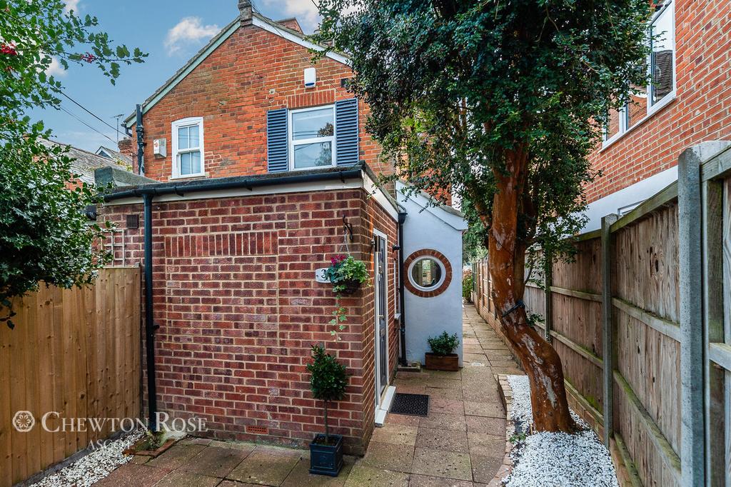 Oliver Road, Ascot 3 bed semidetached house £625,000