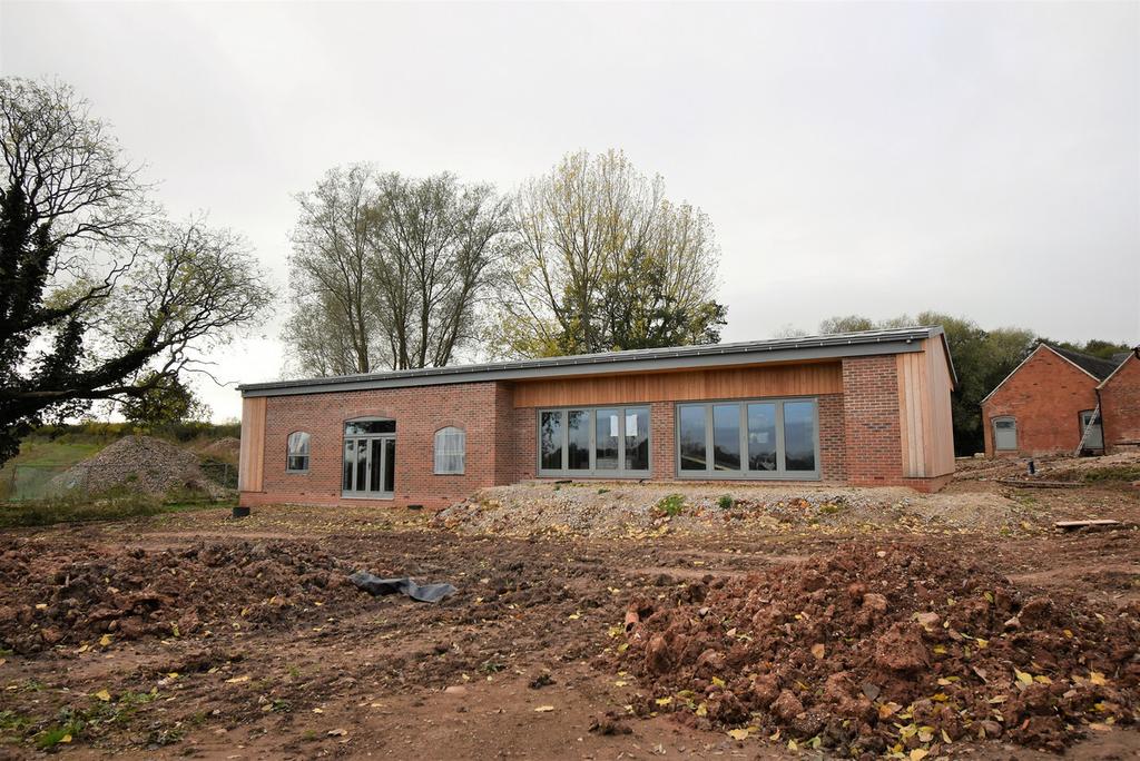 Marjory Lane, Boylestone Ashbourne, DE6 4 bed barn conversion £800,000