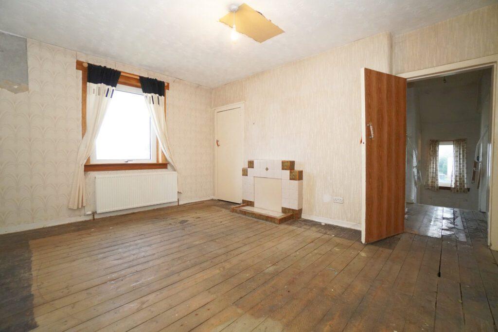 31 Beeches Road, Duntocher 2 bed flat £62,000