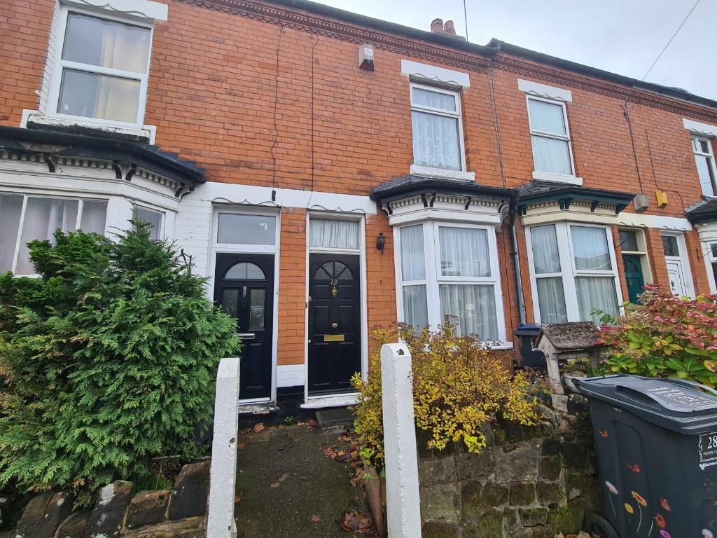 Penns Lane, Sutton Coldfield, B72 2 bed terraced house £795 pcm (£183 pw)