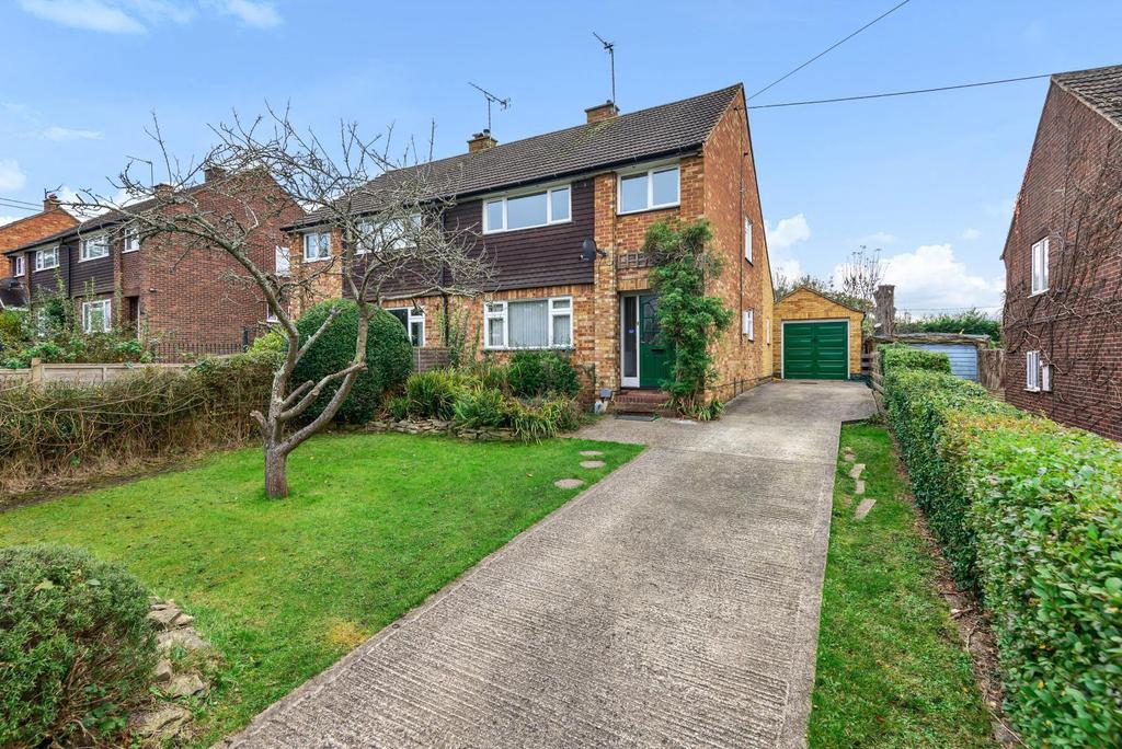 Westwood Lane, Normandy, Guildford, GU3 4 bed semidetached house £