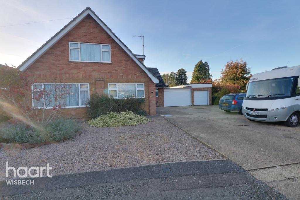 St Martins Road, Wisbech 4 bed chalet £325,000