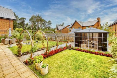 14 Chieftain Road, Longcross, Chertsey, KT16 0BG
