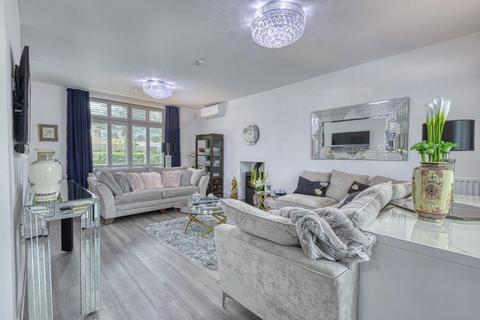 14 Chieftain Road, Longcross, Chertsey, KT16 0BG