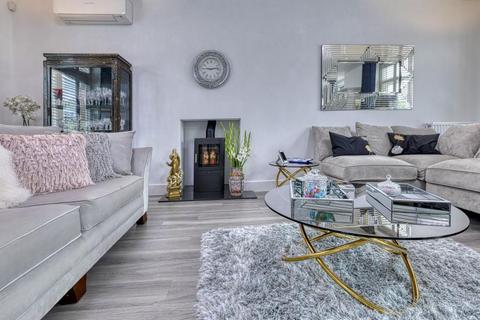 14 Chieftain Road, Longcross, Chertsey, KT16 0BG