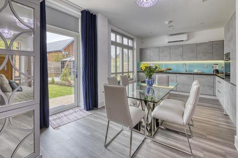 14 Chieftain Road, Longcross, Chertsey, KT16 0BG