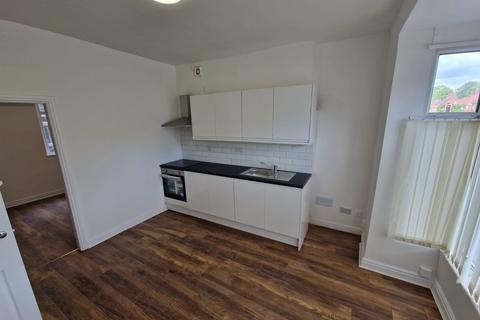 Studio to rent, City Road, Birmingham B17