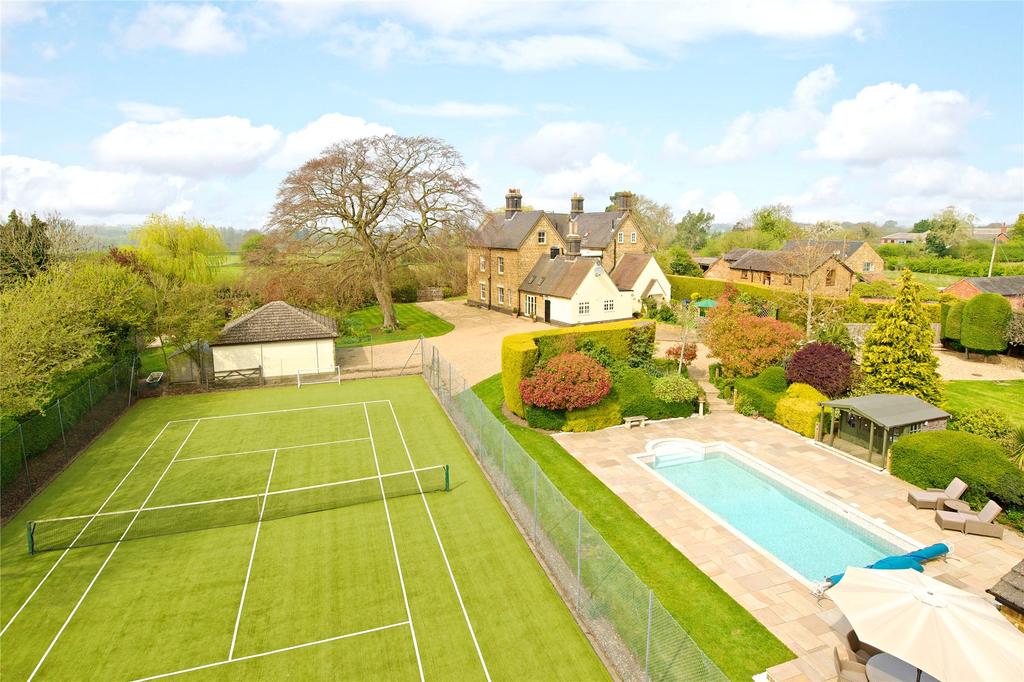 Tennis Court &amp; Pool