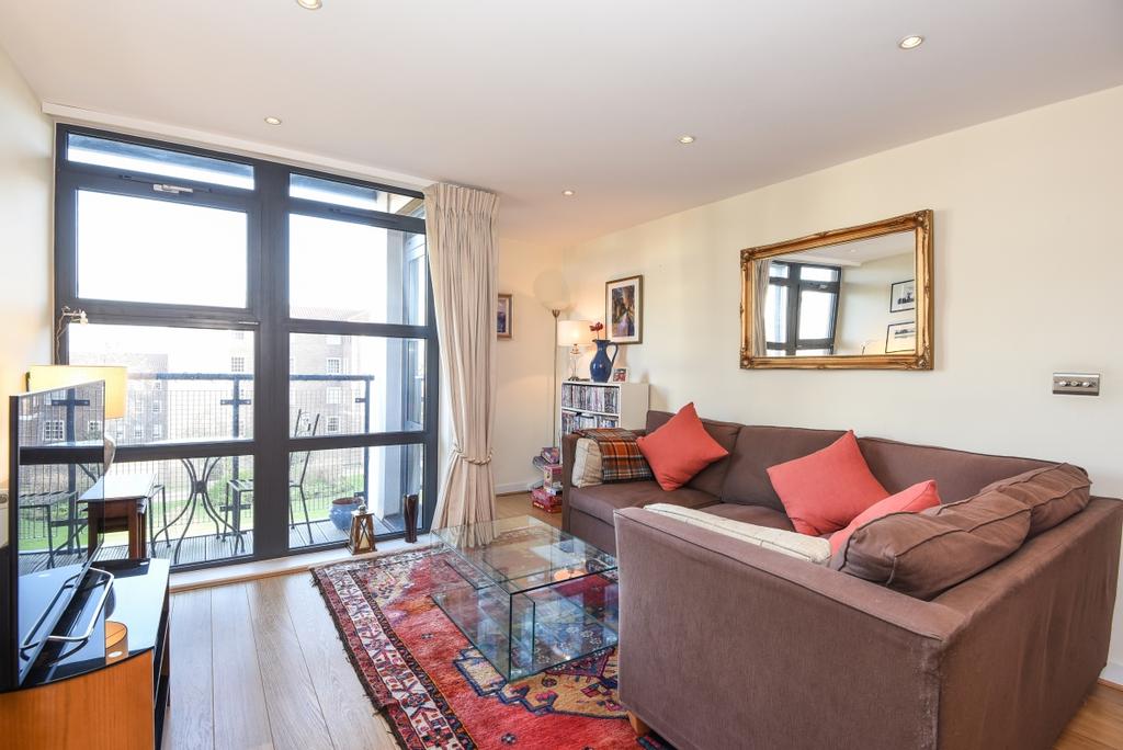 Scott Avenue Putney SW15 2 bed flat £1,795 pcm (£414 pw)