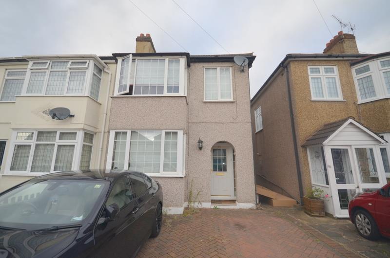 Eddy Close, Romford, RM7 3 bed house £1,550 pcm (£358 pw)
