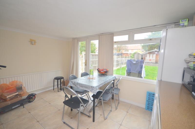 Eddy Close, Romford, RM7 3 bed house £1,550 pcm (£358 pw)