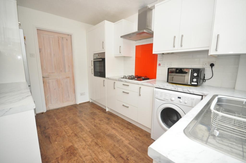 Westway Copthorne RH10 3 bed terraced house £1,350 pcm (£312 pw)