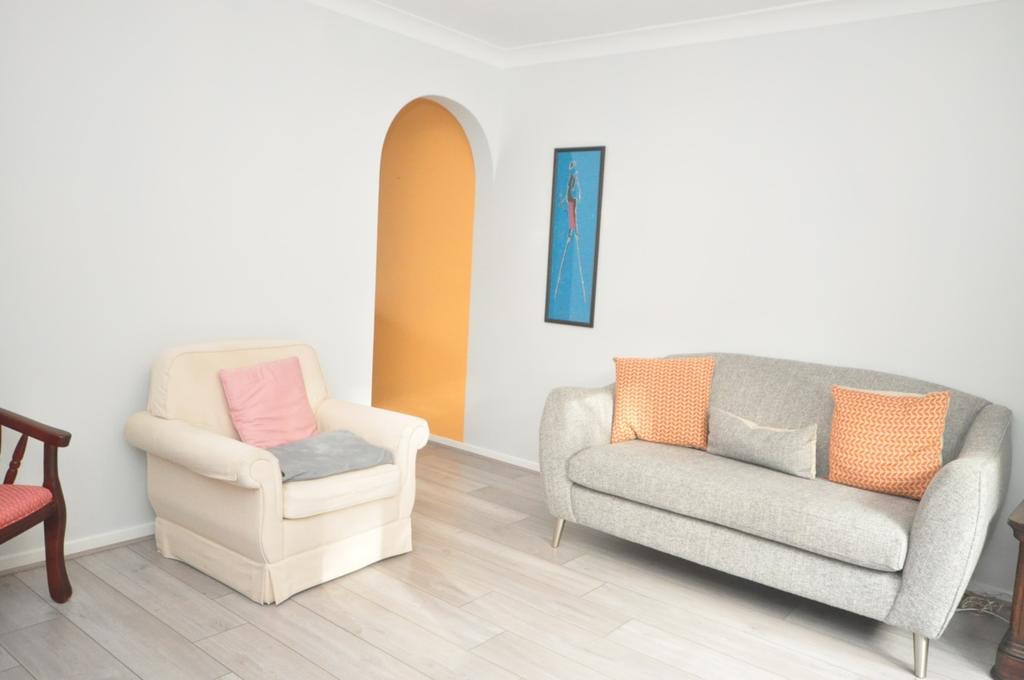Westway Copthorne RH10 3 bed terraced house £1,350 pcm (£312 pw)