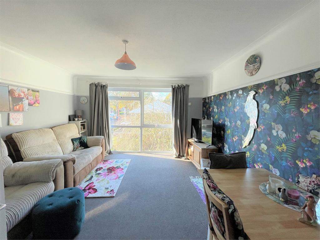 Old Castle Walk, PARKWOOD, Rainham, Kent 2 bed flat £190,000