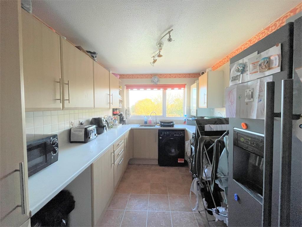 Old Castle Walk, PARKWOOD, Rainham, Kent 2 bed flat £190,000