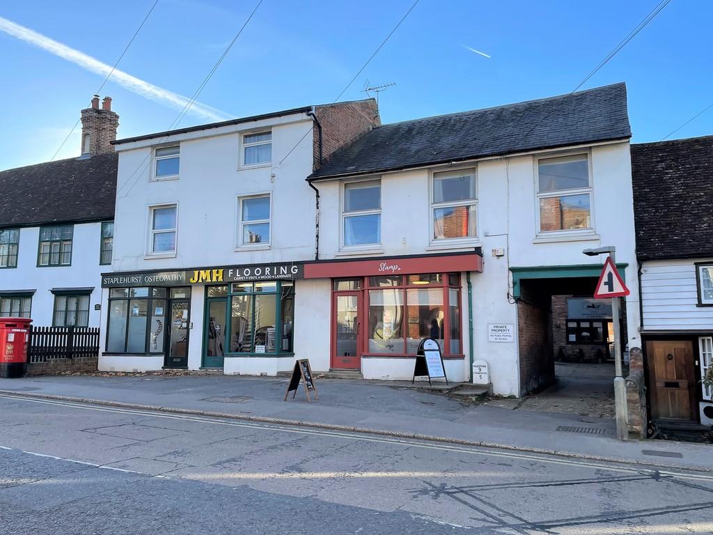High Street, Staplehurst 2 bed flat £199,950
