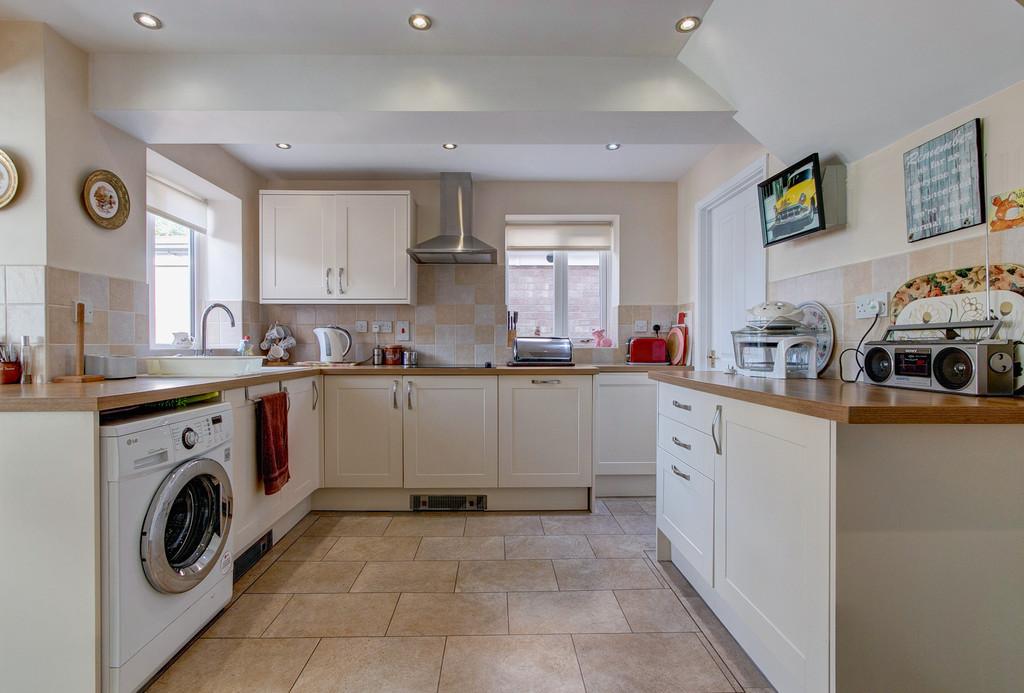 Ansley Close, Matchborough East Redditch B98 0AX 3 bed semidetached