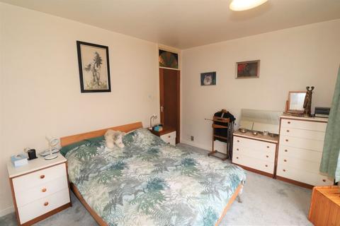 32 Brookside Avenue, Kenilworth, CV8 1ET