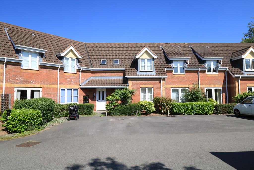 Walkers Way, Kenilworth 2 bed ground floor flat £179,950