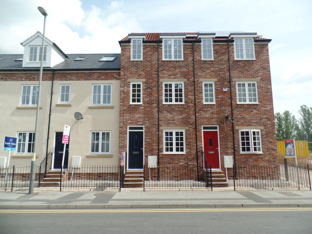 Ousegate, Selby 4 bed terraced house £770 pcm (£178 pw)