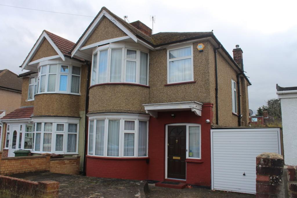 Weighton Road, Harrow Weald 3 bed semidetached house £570,000