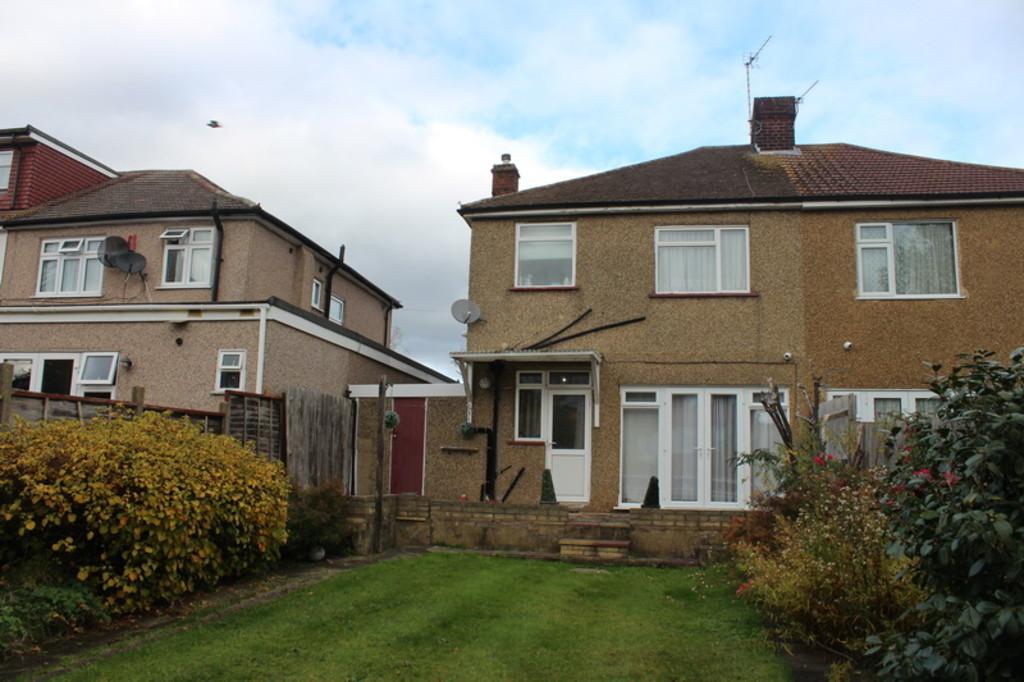 Weighton Road, Harrow Weald 3 bed semidetached house £570,000