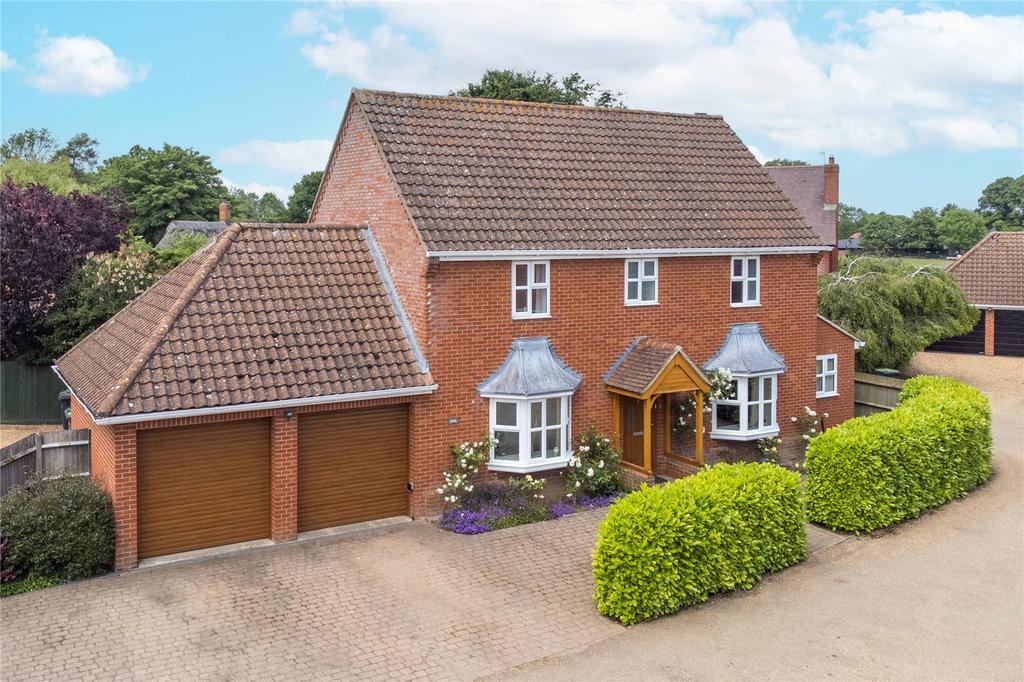 Loveday Close, Chrishall, Royston, Essex, SG8 4 bed detached house for