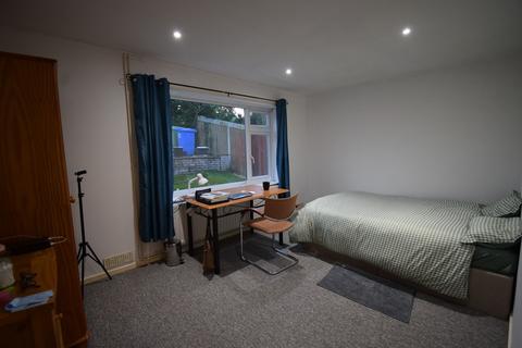 4 bedroom semi-detached bungalow to rent - Bek Close, Norwich