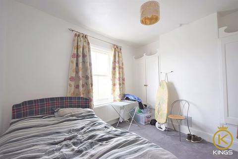 5 bedroom semi-detached house to rent, Guildford Park Road
