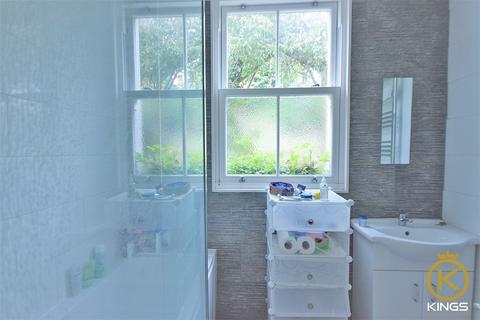 5 bedroom semi-detached house to rent, Guildford Park Road