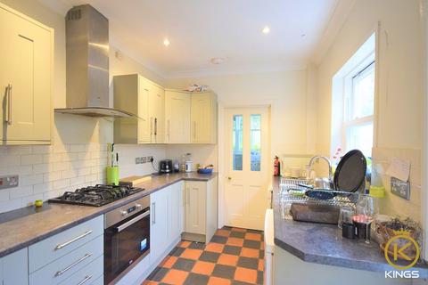 5 bedroom semi-detached house to rent, Guildford Park Road
