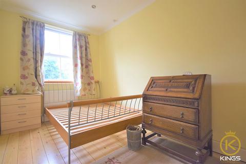 5 bedroom semi-detached house to rent, Guildford Park Road
