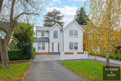 4 bedroom detached house for sale - High View Close, Loughton, IG10
