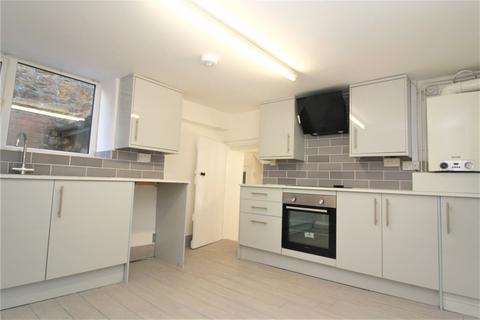 2 bedroom semi-detached house to rent, West Street, Ilminster, TA19