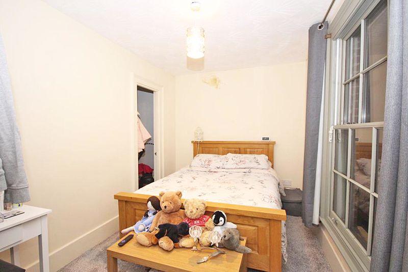 Flat bedroom